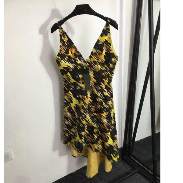 23ss women dress womens designer clothing summer dresses vintage monogram print irregularly pleated hem v-neck strapless halter dress womens, Black;gray
23ss women dress womens designer clothing summer dresses vintage monogram print irregularly pleated hem v-neck strapless halter dress womens, Black;gray