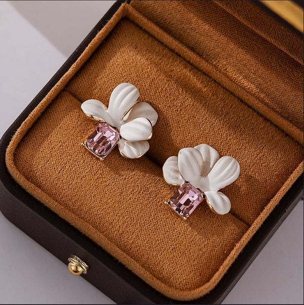 luxury flower ear studs women's fashion enamel color french earring summer new sweet temperament earrings e3890, Golden;silver
luxury flower ear studs women's fashion enamel color french earring summer new sweet temperament earrings e3890, Golden;silver