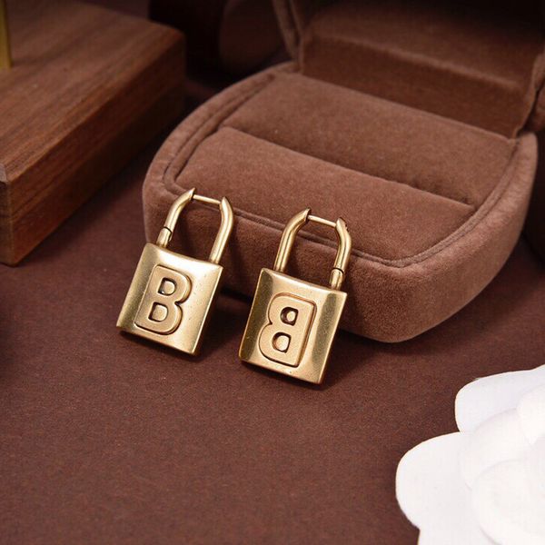 stud retro letter b lock earrings high-quality brass material to create personality exaggerated high-end metal ear stud, Golden;silver
stud retro letter b lock earrings high-quality brass material to create personality exaggerated high-end metal ear stud, Golden;silver