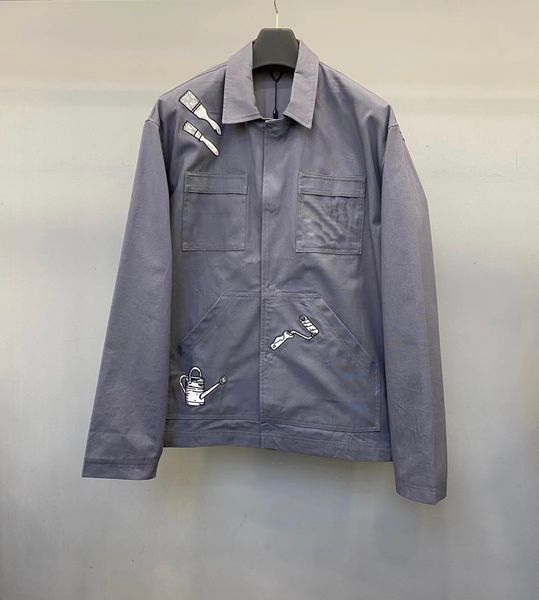 the new designer brand jackets fashion embroidery pocket splicing design highquality leisure workwears men's jacket, Black;brown
the new designer brand jackets fashion embroidery pocket splicing design highquality leisure workwears men's jacket, Black;brown