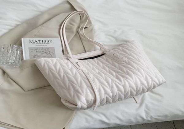 2021 winter large capacity turbot tote bag ladies fashion shopping single shoulder bag in solid color3821787
2021 winter large capacity turbot tote bag ladies fashion shopping single shoulder bag in solid color3821787