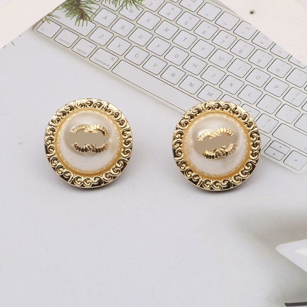 luxury designer letter stud earring for charm women letters studs pearl fashion earrings wedding party jewerlry 20style, Golden;silver
luxury designer letter stud earring for charm women letters studs pearl fashion earrings wedding party jewerlry 20style, Golden;silver