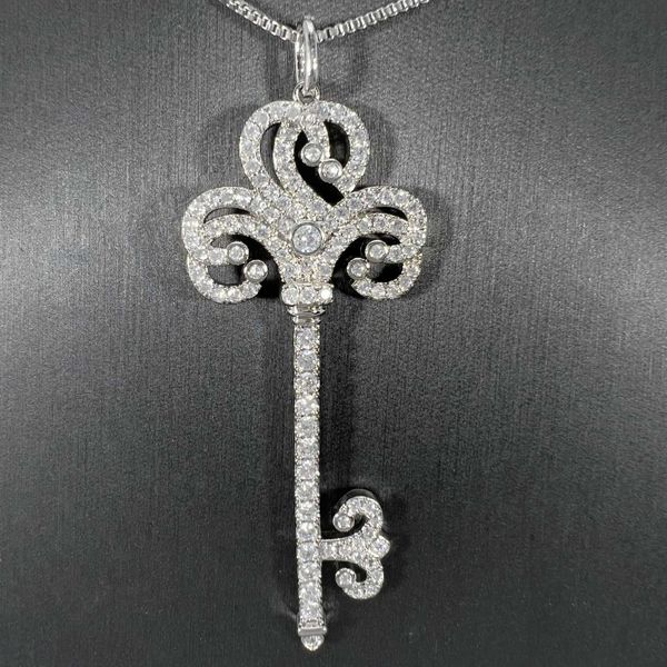 plated elegant diamond iris key pendant necklace sunflower snow chinese knotting diamond pendant, Silver
plated elegant diamond iris key pendant necklace sunflower snow chinese knotting diamond pendant, Silver
