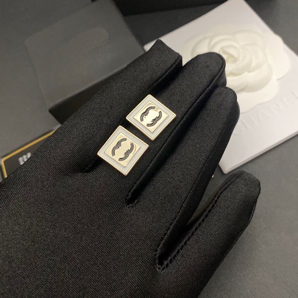 brand women's diamond earrings new fashion jewelry classic high sense earrings 2023 luxury design letter hoop earrings high sense jewel, Golden;silver
brand women's diamond earrings new fashion jewelry classic high sense earrings 2023 luxury design letter hoop earrings high sense jewel, Golden;silver
