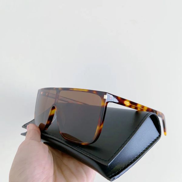 sunglasses for women luxury sun glasses mens glasses fashion eyewear popular brands retro shape frame summer leisure wild style uv400, White;black
sunglasses for women luxury sun glasses mens glasses fashion eyewear popular brands retro shape frame summer leisure wild style uv400, White;black
