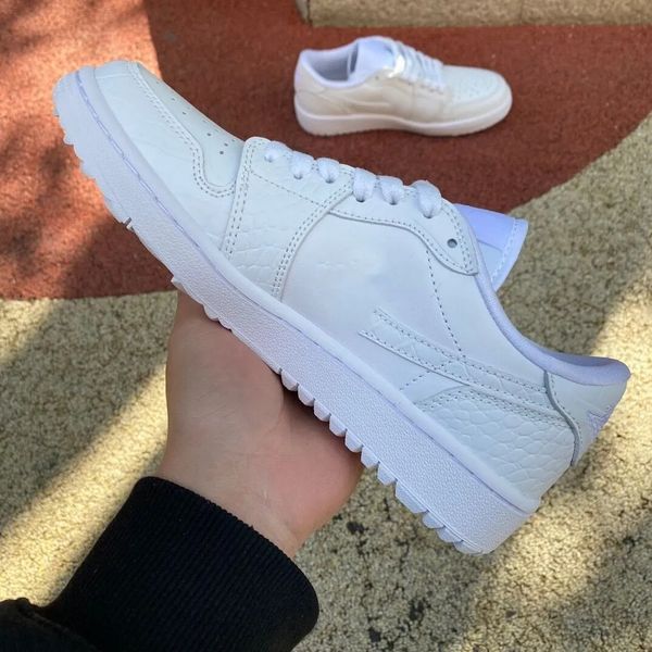 jumpman 1 low mens womens designer basketball shoes classical pure white outdoorsneakers trainers ship with shoebox and fast ship
jumpman 1 low mens womens designer basketball shoes classical pure white outdoorsneakers trainers ship with shoebox and fast ship
