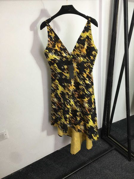 23ss women dress womens designer clothing summer dresses vintage monogram print irregularly pleated hem v-neck strapless halter dress womens, Black;gray
23ss women dress womens designer clothing summer dresses vintage monogram print irregularly pleated hem v-neck strapless halter dress womens, Black;gray