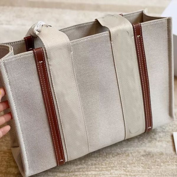 2023 canvas shopping bag women handbag large capacity package lady tote bags shoulder purse fashion letter patchwork strip three size, Black;red
2023 canvas shopping bag women handbag large capacity package lady tote bags shoulder purse fashion letter patchwork strip three size, Black;red