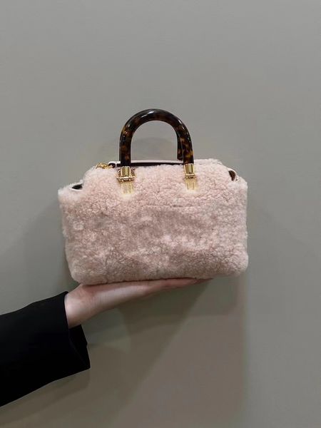 autumn and winter new designer women's luxury shoulder bag leather armpit old flower letters large capacity fashion classic bag
autumn and winter new designer women's luxury shoulder bag leather armpit old flower letters large capacity fashion classic bag