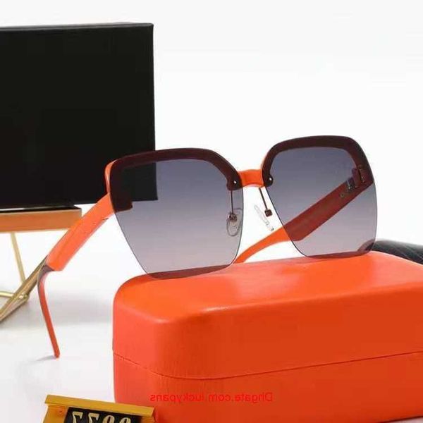 luxury womans sunglasses fashion mens sun glasses uv protection men designer eyeglass gradient metal hinge women spectacles box 5c50, White;black
luxury womans sunglasses fashion mens sun glasses uv protection men designer eyeglass gradient metal hinge women spectacles box 5c50, White;black