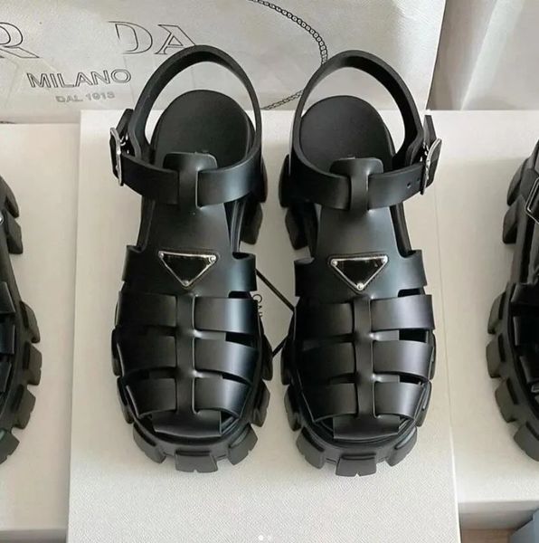 2022 latest designer foam rubber sandals monolith soles black white hollow shoes comfortable cute mary jane granny shoes size 35-41
2022 latest designer foam rubber sandals monolith soles black white hollow shoes comfortable cute mary jane granny shoes size 35-41
