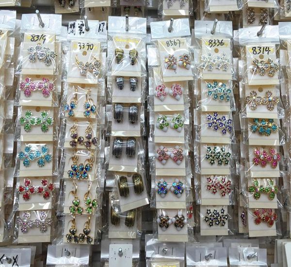 quantity fashion exquisite assorted crystal jewelry ear stud earrings for women gift whole pairs5709521, Golden;silver
quantity fashion exquisite assorted crystal jewelry ear stud earrings for women gift whole pairs5709521, Golden;silver
