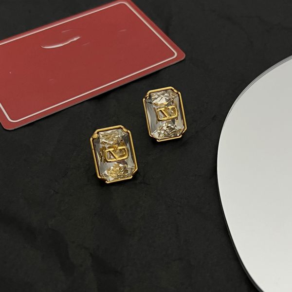 designer earring v logo brand stud charm pearl earing women fashion hoop jewelry luxury metal earring jeweler women's gifts mn5654, Golden;silver
designer earring v logo brand stud charm pearl earing women fashion hoop jewelry luxury metal earring jeweler women's gifts mn5654, Golden;silver