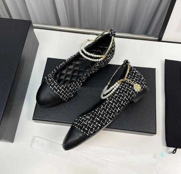 2023 sandals luxury pearl shoes leather round chain mary jane sandals fashion size35-41, Black
2023 sandals luxury pearl shoes leather round chain mary jane sandals fashion size35-41, Black