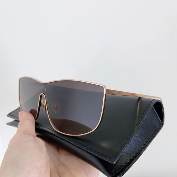 luxury sunglasses for men ladies designers trendy mens glasses fashion eyewear popular brands retro shape frame uv400 protection come with c, White;black
luxury sunglasses for men ladies designers trendy mens glasses fashion eyewear popular brands retro shape frame uv400 protection come with c, White;black