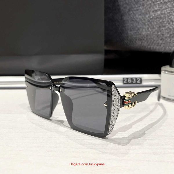 fashion couple luxurys designers sunglasses for women mens designer sun glasses outdoor drive holiday summer polarized woman sunglass box 82, White;black
fashion couple luxurys designers sunglasses for women mens designer sun glasses outdoor drive holiday summer polarized woman sunglass box 82, White;black