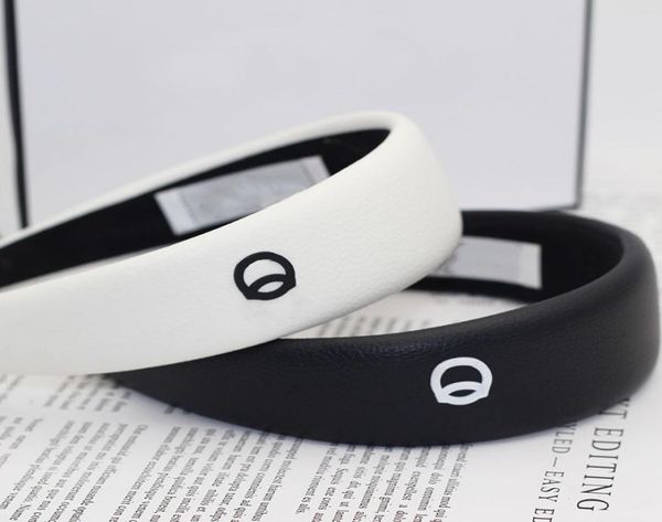 luxury designer headband female bezel head leather padded women solid thick hair hoop hairband brand headbands2497583, Silver
luxury designer headband female bezel head leather padded women solid thick hair hoop hairband brand headbands2497583, Silver