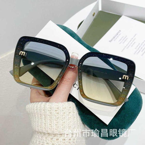 2023 new small fragrance women's fine flash fashion street p sunglasses ins same style, White;black
2023 new small fragrance women's fine flash fashion street p sunglasses ins same style, White;black