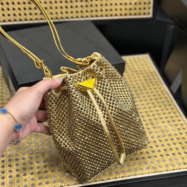 luxury designer summer sparkling tote women luxury shoulder bag triangle logo bucket bag explosive crossbody bag
luxury designer summer sparkling tote women luxury shoulder bag triangle logo bucket bag explosive crossbody bag