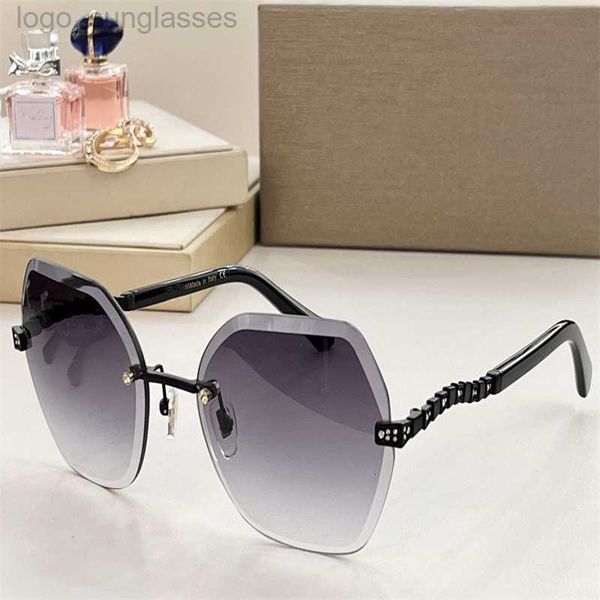 new fashion luxury designer brand sunglasses womens for mens sun glasses fashion style protects eyes uv400 lens with random box, White;black
new fashion luxury designer brand sunglasses womens for mens sun glasses fashion style protects eyes uv400 lens with random box, White;black