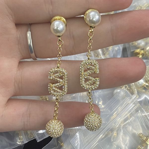 2023 new high luxury letter v stud women designer europe america style studs fashion valentinosity couple personality earrings kh6b, Golden;silver
2023 new high luxury letter v stud women designer europe america style studs fashion valentinosity couple personality earrings kh6b, Golden;silver