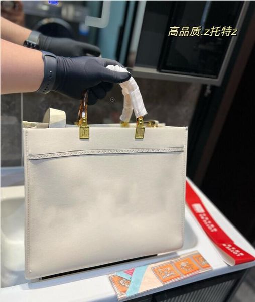 luxury totes designer bag womens handbags onthego tote bag crossbody flower ladies casual pvc genuine leather purse shoulder bags female lar
luxury totes designer bag womens handbags onthego tote bag crossbody flower ladies casual pvc genuine leather purse shoulder bags female lar