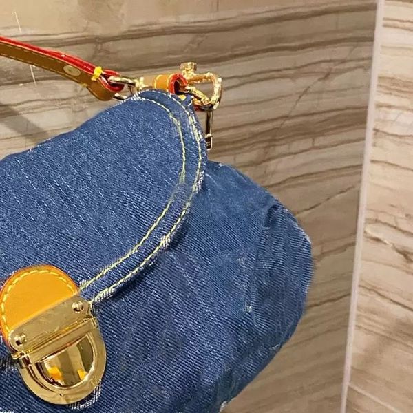 2023 denim jeans shoulder bag women tote handbag purse old flower print camera bag cowboy crossbody bags detchable strap flap messenger bags, Black;red
2023 denim jeans shoulder bag women tote handbag purse old flower print camera bag cowboy crossbody bags detchable strap flap messenger bags, Black;red