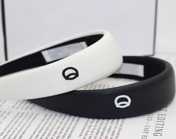 luxury designer headband female bezel head leather padded women solid thick hair hoop hairband brand headbands1256935, Silver
luxury designer headband female bezel head leather padded women solid thick hair hoop hairband brand headbands1256935, Silver