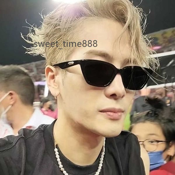 2023 star's same designer brand sunglasses woman luxury men's fashion sunglasses women's small frame sun protection glasses f, White;black
2023 star's same designer brand sunglasses woman luxury men's fashion sunglasses women's small frame sun protection glasses f, White;black
