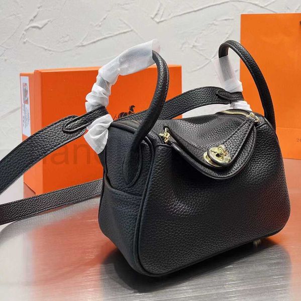 shoulder bags women fashion new small square bag shoulder messenger printing women's handbag 2022 quality
shoulder bags women fashion new small square bag shoulder messenger printing women's handbag 2022 quality