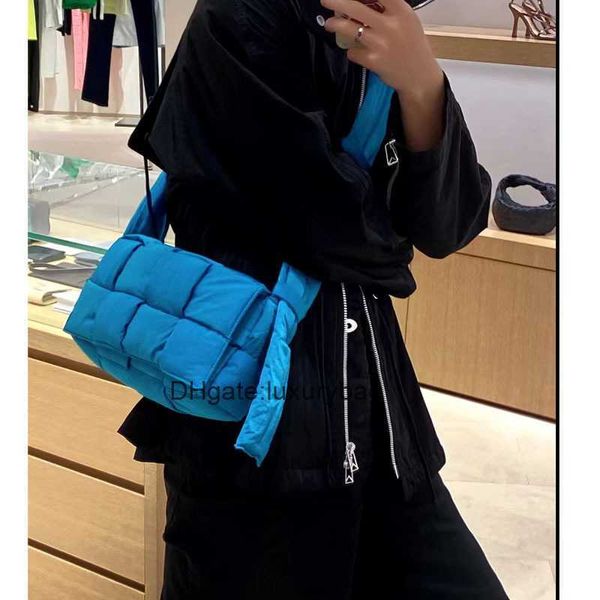 aaaaabotteg uneta jodie mini teen intrecciato woven bag down cotton bag inflatable cotton bag fashionable one shoulder crossbody bag down co
aaaaabotteg uneta jodie mini teen intrecciato woven bag down cotton bag inflatable cotton bag fashionable one shoulder crossbody bag down co