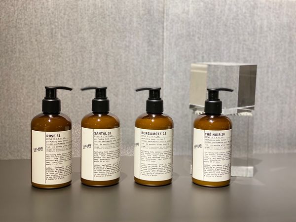 high le labo perfuming body lotion 237ml santal 33 bergamote 22 rose 31 the noir 29 lasting cream
high le labo perfuming body lotion 237ml santal 33 bergamote 22 rose 31 the noir 29 lasting cream