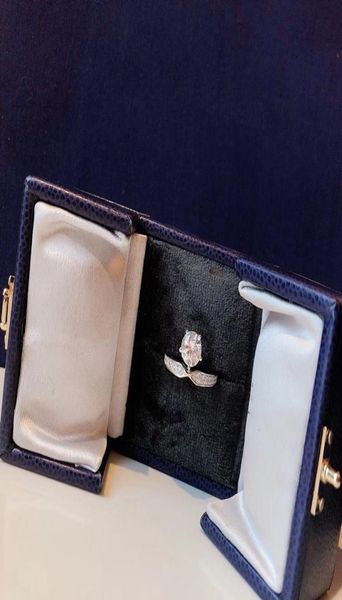 2020 new fourclaw round diamond shangmei ring sterling silver plated thick gold does not fade and is not allergic 6118754, Golden;silver
2020 new fourclaw round diamond shangmei ring sterling silver plated thick gold does not fade and is not allergic 6118754, Golden;silver