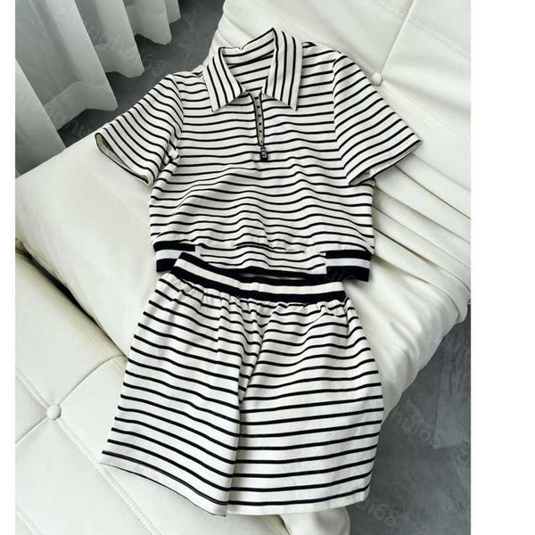 23ss womens designer clothing casual suit women pants sets letter ribbon spliced lapel stripes half-zip short-sleeved polo shirt elastic sho, White
23ss womens designer clothing casual suit women pants sets letter ribbon spliced lapel stripes half-zip short-sleeved polo shirt elastic sho, White