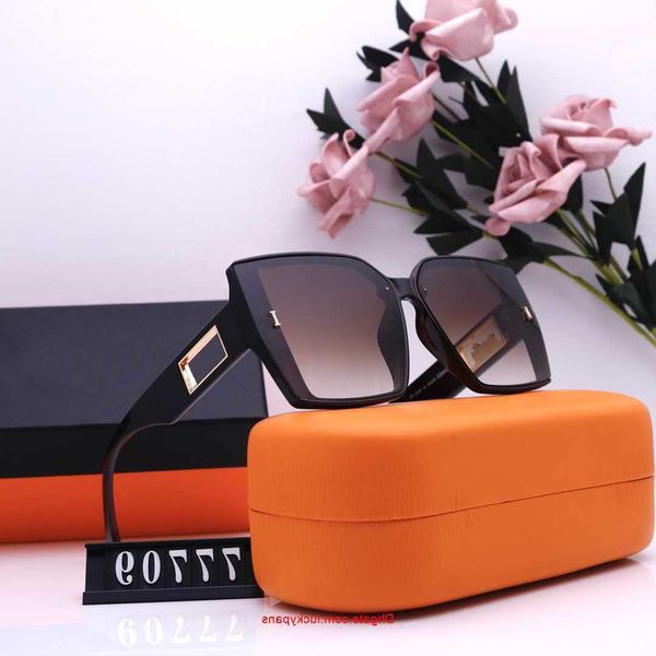 fashion couple luxurys designers sunglasses for women mens designer sun glasses outdoor drive holiday summer polarized woman sunglass box 21, White;black
fashion couple luxurys designers sunglasses for women mens designer sun glasses outdoor drive holiday summer polarized woman sunglass box 21, White;black