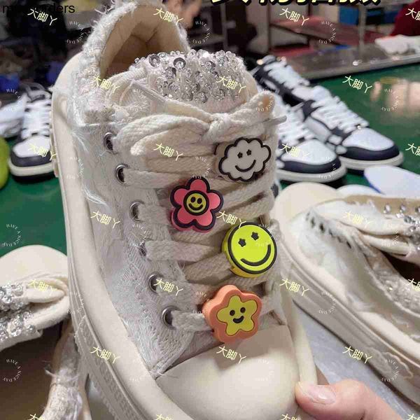 zhao lusi's same foreshadow tweed diy smiling face hanging flower thick soled low sneakers, Black
zhao lusi's same foreshadow tweed diy smiling face hanging flower thick soled low sneakers, Black