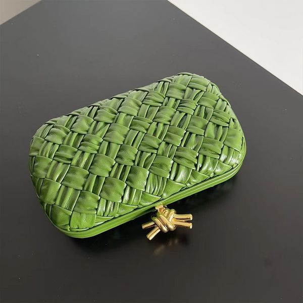 7a clutch designer handbags quality evening bags lady totes allet fashion party golden knitting hand silver plated leather patchwork bag pho
7a clutch designer handbags quality evening bags lady totes allet fashion party golden knitting hand silver plated leather patchwork bag pho
