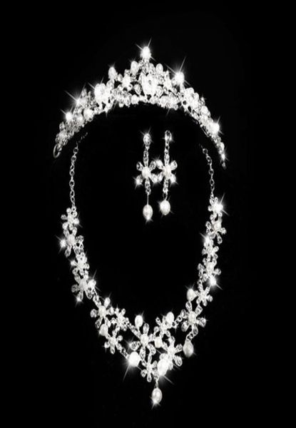 bridal small chrysanthemum diamond pearl necklace earrings moon type crown jewelry three pieces of bridal ornaments 2018 bridal ac6310213, Silver
bridal small chrysanthemum diamond pearl necklace earrings moon type crown jewelry three pieces of bridal ornaments 2018 bridal ac6310213, Silver