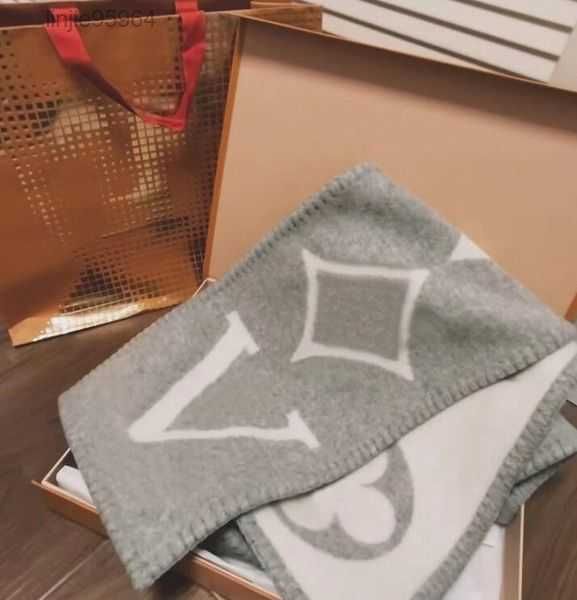 2023 new arrived brand men scarf cashmere winter scarves long size male warmer printing l f v g letter wool bufanda aaa 28d4v{category}, Blue;gray
2023 new arrived brand men scarf cashmere winter scarves long size male warmer printing l f v g letter wool bufanda aaa 28d4v{category}, Blue;gray