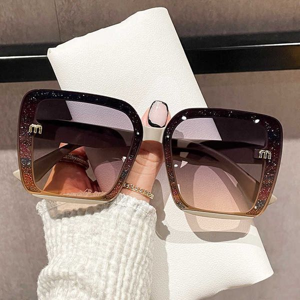 2023 summer xiaoxiang fashion versatile urban women's light luxury sunglasses uv protection, White;black
2023 summer xiaoxiang fashion versatile urban women's light luxury sunglasses uv protection, White;black