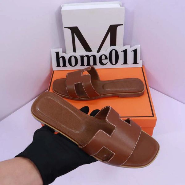 ladies sandals summer flats slippers slide luxury designer leather fashion beach shoes h letter slippers lady metal belt buckle thick he iqw, Black 
ladies sandals summer flats slippers slide luxury designer leather fashion beach shoes h letter slippers lady metal belt buckle thick he iqw, Black