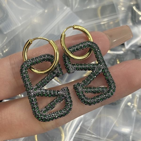 2023 new luxury letter v stud women designer europe america style studs fashion valentinosity couple personality earrings kh6, Golden;silver
2023 new luxury letter v stud women designer europe america style studs fashion valentinosity couple personality earrings kh6, Golden;silver