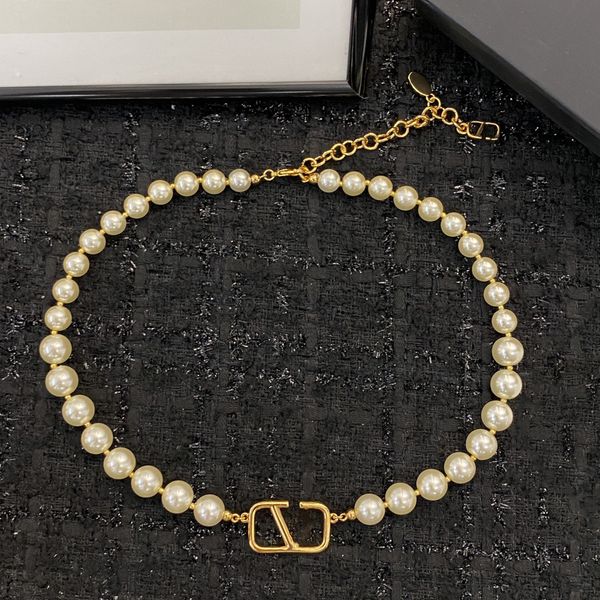 designer pendant necklaces letter v logo chains necklaces luxury women fashion jewelry metal crystal pearl necklace party gift 9859, Silver
designer pendant necklaces letter v logo chains necklaces luxury women fashion jewelry metal crystal pearl necklace party gift 9859, Silver