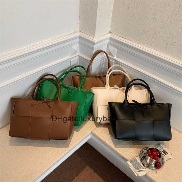 aaaaabotteg uneta jodie mini teen intrecciato large-capacity portable women's bag fashion popular this spring casual shoulder tote bag
aaaaabotteg uneta jodie mini teen intrecciato large-capacity portable women's bag fashion popular this spring casual shoulder tote bag