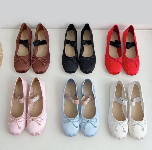 designer brand bow flat mary jane comfortable miu women's ballet shoes boat shoes retro elastic band black and white pink gray red brow
designer brand bow flat mary jane comfortable miu women's ballet shoes boat shoes retro elastic band black and white pink gray red brow