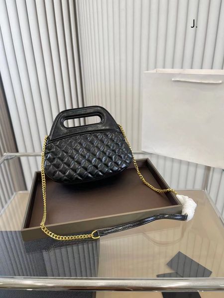 oval handbag with diamond patent-leather handle in lambskin understatement luxury women's chain crossbody bag vintage elegance
oval handbag with diamond patent-leather handle in lambskin understatement luxury women's chain crossbody bag vintage elegance