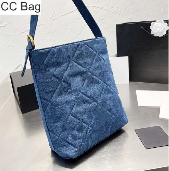 cc bag 9a designer leather womens totes metal letter shopping bags women high capacity denim handbag commute totes singleshoulder bag style, White
cc bag 9a designer leather womens totes metal letter shopping bags women high capacity denim handbag commute totes singleshoulder bag style, White