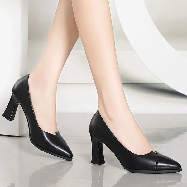 2022 spring and autumn new casual fashion high heels women's mid-heel all-match work occupation simple pumps women, Black
2022 spring and autumn new casual fashion high heels women's mid-heel all-match work occupation simple pumps women, Black