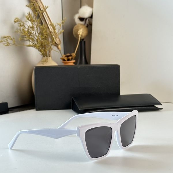 classic brand men's and women's sunglasses with metal frame and gradient glass lenses suitable for beach shading, driving, fishing, White;black
classic brand men's and women's sunglasses with metal frame and gradient glass lenses suitable for beach shading, driving, fishing, White;black