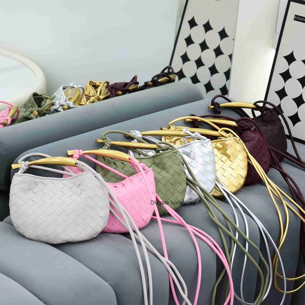 aaaaabotteg uneta jodie mini teen intrecciato woven bag mini soft leather metal bing handbag fashionable and personalized diagonal cross lea
aaaaabotteg uneta jodie mini teen intrecciato woven bag mini soft leather metal bing handbag fashionable and personalized diagonal cross lea